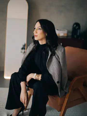 Dra. Larissa Nilson no escritório
